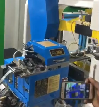 明勖沖床配久諧夾式送料機(jī)在印度展會沖壓現(xiàn)場