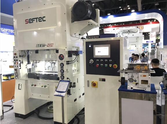 送料機的旋轉(zhuǎn)和送料模塊應該怎么使用？